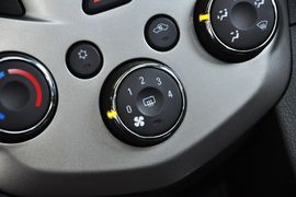 2011款雪佛兰爱唯欧两厢1.4SL自动型