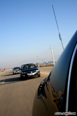 搜狐西双版纳试驾迈腾DSG外观