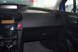 2012款雪铁龙世嘉两厢2.0L自动乐炫型
