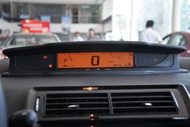 2012款雪铁龙世嘉两厢2.0L自动乐炫型