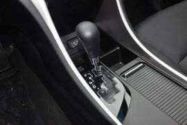 2013款现代索纳塔八2.0GLX自动豪华版