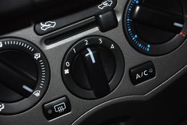 2013款日产骊威劲锐版1.6L