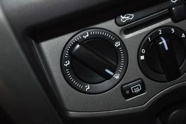 2013款日产骊威劲锐版1.6L