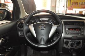 2013款日产骊威劲锐版1.6L
