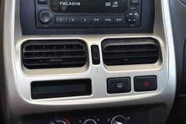 2011款日产帕拉丁2.4L手动四驱标准型