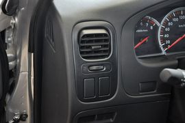 2011款日产帕拉丁2.4L手动四驱标准型