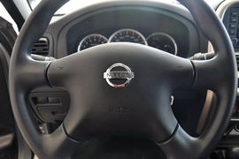 2011款日产帕拉丁2.4L手动四驱标准型