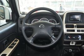 2011款日产帕拉丁2.4L手动四驱标准型