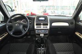 2011款日产帕拉丁2.4L手动四驱标准型