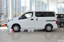 2013款日产NV200