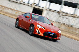 2013款丰田86自动豪华版试驾实拍