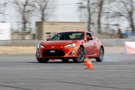 2013款丰田86自动豪华版试驾实拍