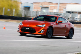 2013款丰田86自动豪华版试驾实拍