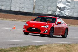 2013款丰田86自动豪华版试驾实拍