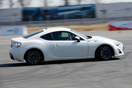 2013款丰田86自动豪华版试驾实拍