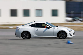 2013款丰田86自动豪华版试驾实拍