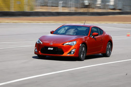 2013款丰田86自动豪华版试驾实拍