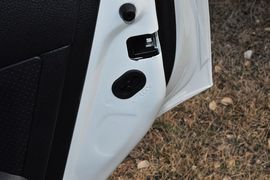 2012款日产奇骏2.5XL手动四驱豪华版