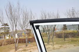 2012款日产奇骏2.5XL手动四驱豪华版
