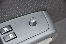 2012款日产奇骏2.5XL手动四驱豪华版