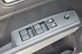 2012款日产奇骏2.5XL手动四驱豪华版