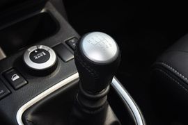 2012款日产奇骏2.5XL手动四驱豪华版