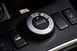 2012款日产奇骏2.5XL手动四驱豪华版