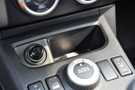 2012款日产奇骏2.5XL手动四驱豪华版