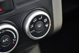 2012款日产奇骏2.5XL手动四驱豪华版