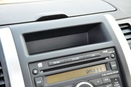 2012款日产奇骏2.5XL手动四驱豪华版