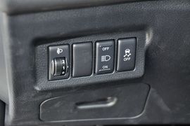 2012款日产奇骏2.5XL手动四驱豪华版