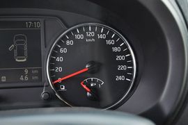 2012款日产奇骏2.5XL手动四驱豪华版