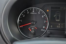 2012款日产奇骏2.5XL手动四驱豪华版