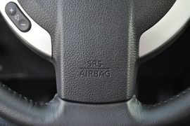 2012款日产奇骏2.5XL手动四驱豪华版