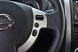 2012款日产奇骏2.5XL手动四驱豪华版