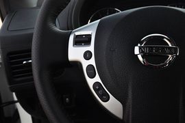 2012款日产奇骏2.5XL手动四驱豪华版