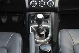 2012款日产奇骏2.5XL手动四驱豪华版