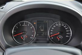 2012款日产奇骏2.5XL手动四驱豪华版