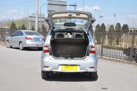 2013款日产骊威1.6XL