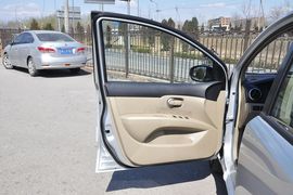 2013款日产骊威1.6XL