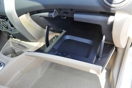 2013款日产骊威1.6XL