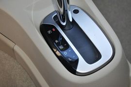 2013款日产骊威1.6XL