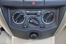 2013款日产骊威1.6XL