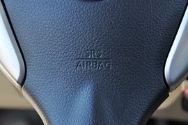 2013款日产骊威1.6XL