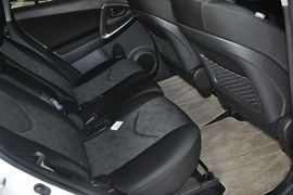 2013款丰田RAV4