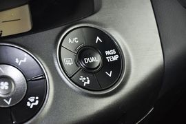 2013款丰田RAV4