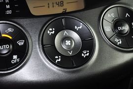 2013款丰田RAV4