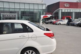 2013款北京汽车E150三厢版自动型