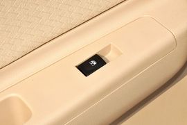 2013款北京汽车E150三厢版自动型