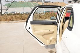 2013款北京汽车E150三厢版自动型